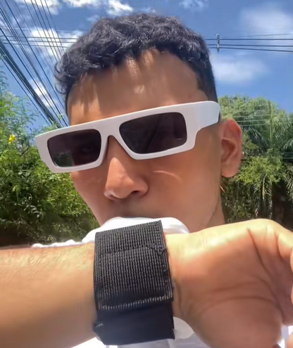 Zyra - Wasser immer am Handgelenk